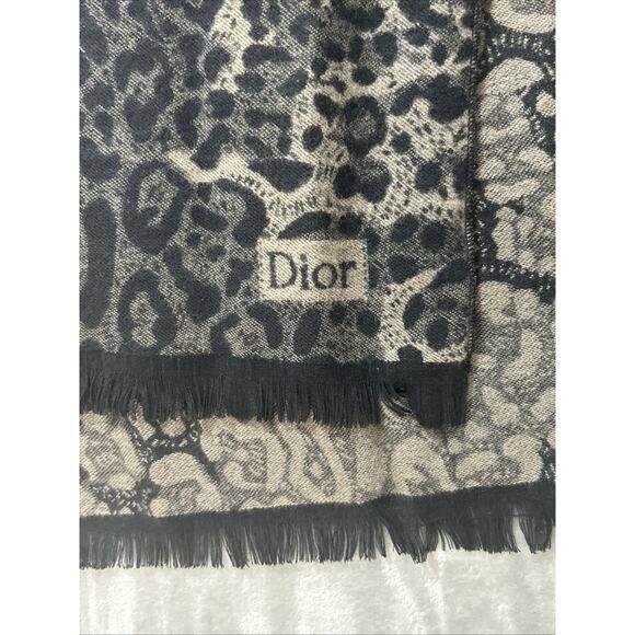 Christian Dior Oblong Wool Scarf Leopard 100% Soie Wool Print Italy 67" - Picture 2 of 8